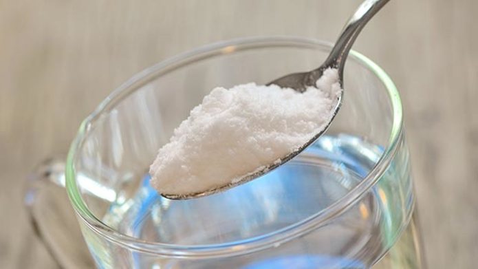 Nasendusche mit Salzwasser